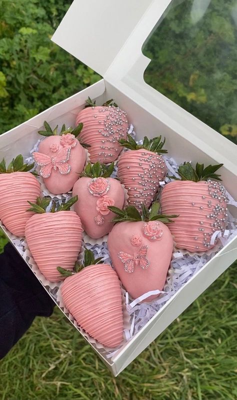 Chocolate Strawberry Ideas, Chocolate Covered Strawberry Ideas, Pink Chocolate Covered Strawberry, Light Pink Covered Strawberries, Pink Chocolate Covered Strawberries Aesthetic, Edible Arrangements Diy, Chocolate Covered Strawberries Business, Chocolate Covered Strawberry Business, Dipped Berries