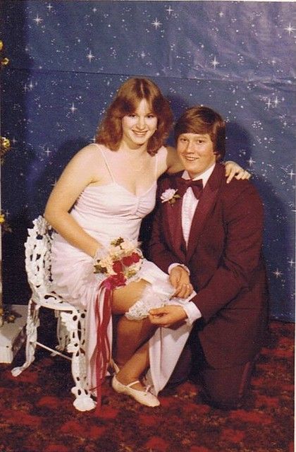 Awkward Prom Photos, Queer Prom, 1980s Prom Dress, 1980s Prom, Prom Backdrops, Teenage Couples, Prom Pics, Prom Photoshoot, Prom Couples