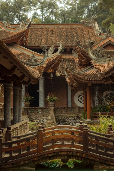 Travel Vietnam Architecture Traditional, Vietnamese Temple, Asian Museum, Vietnamese Aesthetic, Vietnam Temple, Vietnam Architecture, Vietnamese Architecture, Vietnam Aesthetic, Vietnam Culture