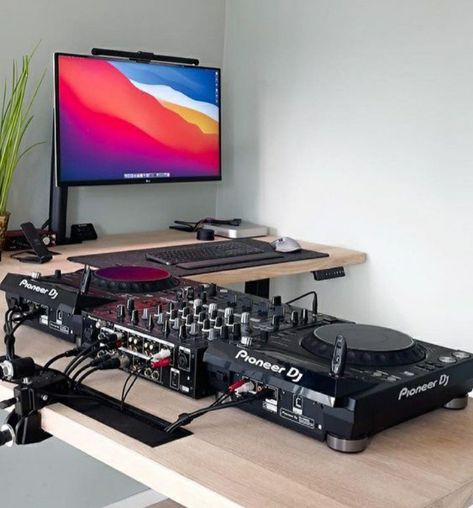 Dj Studio Room Ideas Dj Setup, Dj Desk Setup, Dj Studio Room Ideas, Home Dj Setup, Dj Desk, Men’s Bedroom Ideas, Home Studio Desk, Dj Studio, Dj Decks