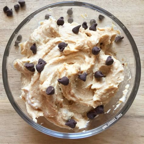 Greek Yogurt Cookie Dough, Cottage Cheese Desserts, Cookie Dough Ingredients, Banana Chocolate Chip Cookies, Peanut Butter Cookie Dough, Sweet Dips, Cottage Cheese Recipes, Meatless Mondays, Protein Desserts