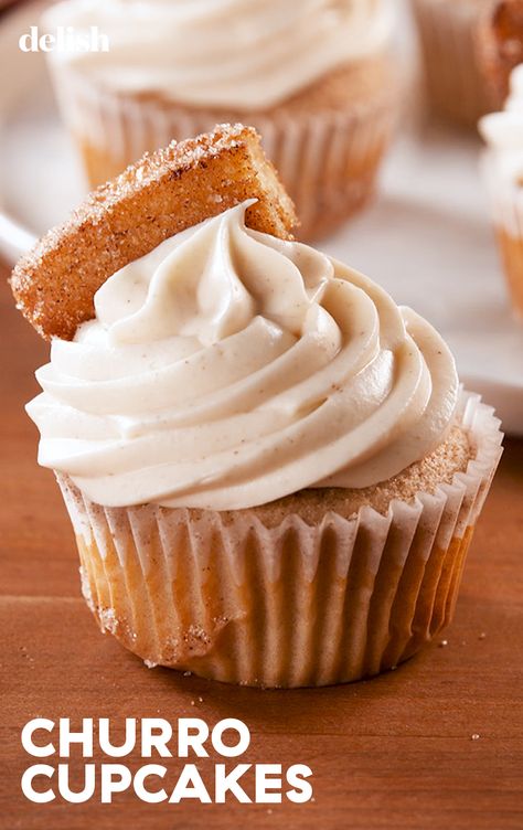 Churros + Cupcakes = the ULTIMATE combo of your two favorite desserts. Get the recipe at Delish.com. #recipe #easy #easyrecipes #delish #churro #cupcakes #baking #dessert #dessertrecipes #cinnamon #frosting Homemade Rumchata, Rumchata Cupcakes, Easy Churros Recipe, Churro Cupcakes, Churros Recipe, Cake Mini, Cupcake Cake, Savoury Cake, Food Cakes