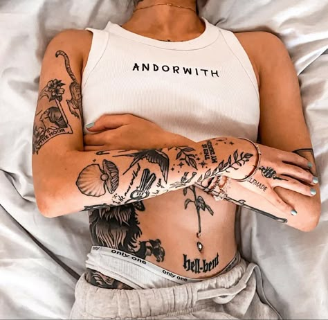 Tattoo Brazo Mujer, Tattoos Torso, Patchwork Tattoos, Mujeres Tattoo, Torso Tattoos, Tattoo Background, Upper Arm Tattoos, Tattoo Ideas Female, Aesthetic Tattoo