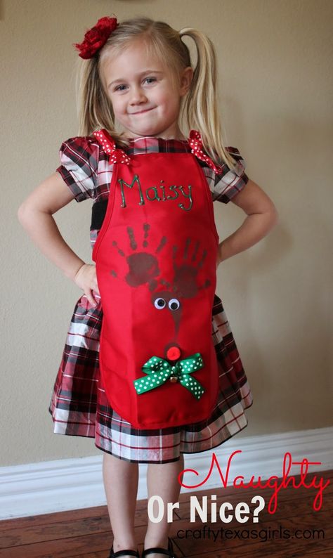 Christmas Shirts Diy, Crafts With Baby, Kids Christmas Shirts, Child Apron Pattern, Diy Christmas Shirts, Aprons For Kids, Diy Christmas Gifts For Friends, Class Project Ideas, Child Apron