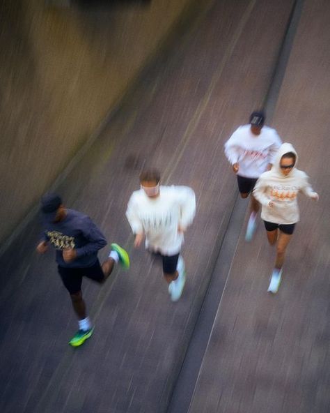 Working Out Aesthetic Running, City Running Photography, Nyc Running Aesthetic, Vintage Running Aesthetic, Running Club Aesthetic, Run Club Aesthetic, Running Moodboard, Running Aesthetic Fitness, Running Aesthetics