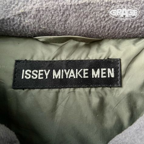 #forsale - • Read The Detailed Description & You Won’t Regret it! • Grab It Like There’s No Tomorrow Don’t think twice, this is the only stock available👇 From RunWay To Real Life - ISSEY MIYAKE MEN A/W2001 Pillow Puffer Coat • SIZE : 2 Medium Fit to Large • WIDTH : 66cm “ Pit To Pit“ • LENGTH : 84cm “ Shoulders To The Edge “ • DESIGNER STYLE ID : ME13FA010 • RELEASE YEAR : 2001/16/January • LOCATION : Milan Men’s Collections A/W 201-2002 • DESIGNER : NAOKI TAKIZAWA • GENTLY USED : Very Go... Naoki Takizawa, No Tomorrow, Issey Miyake Men, Designer Style, Issey Miyake, Puffer Coat, Real Life, Puffer, Size 2