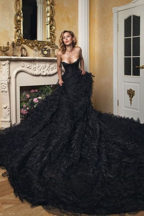 Dramatic Black Wedding Dress, Traditional White Wedding, Romance Wedding Dress, French Wedding Dress, Black Gown Dress, Black Wedding Gowns, Gowns Elegant, Black Ball Gown, Dark Wedding