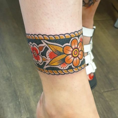 Ankle Cuff Tattoo, Ankle Band Tattoo, Neat Tattoos, Cuff Tattoo, Arm Tats, Tattoo Patterns, Traditional Style Tattoo, Floral Cuff, Sleeve Ideas