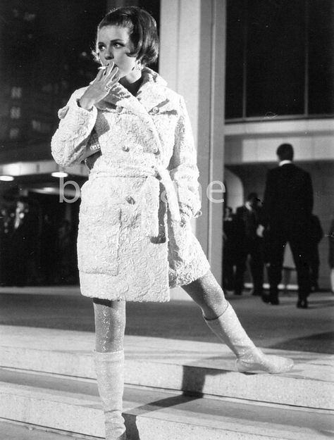 Valley Of The dolls Jane Powell, Patty Duke, The Miracle Worker, 60's Style, Anna Marie, 1960's Fashion, Classic Actresses, Valley Of The Dolls, Gogo Boots