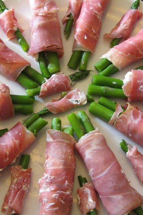 Easy Ham and Asparagus Roll-Ups Creamed Ham, Ham Appetizers, Ham And Asparagus, German Appetizers, Asparagus Appetizer, Tender Asparagus, Asparagus Rolls, Asparagus Wraps, Snow Pea