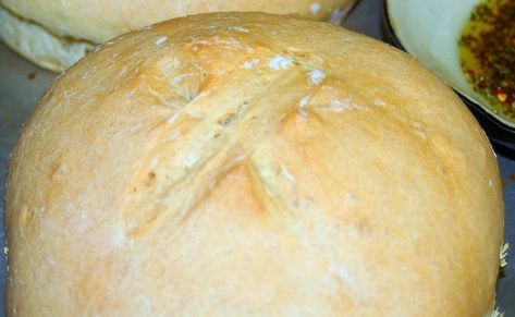 Mamma's Bread (Carrabba's Bread) Source: Carrabba's Italian Grill 1-1/4 Teaspoons Dry Yeast Pinch of Sugar 1-1/4 Cups plus 1-1/2 Tablespo... Carrabbas Bread, Cheddar Bread, Italian Grill, Grilled Bread, Bread Salad, Ciabatta Bread, Tailgating Recipes, Just Eat It, Meatless Meals