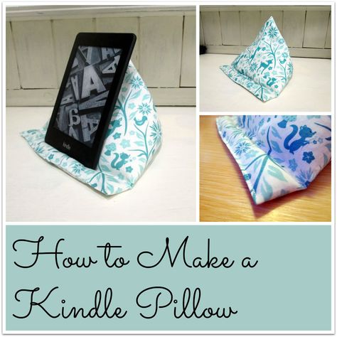 An easy tutorial for how to make a triangular pyramid Kindle pillow. No pattern required and no fiddly triangles! Step by step instructions with pictures. Pillow Book Holder Pattern, Ipad Rest Pattern, Kindle Holder For Bed Diy, Kindle Pillow, Tablet Pillow Stand Crochet, Tablet Pillow Stand Pattern, Tablet Pillow Stand, Kindle Holder, Kindle Paperwhite Sleeve Pattern