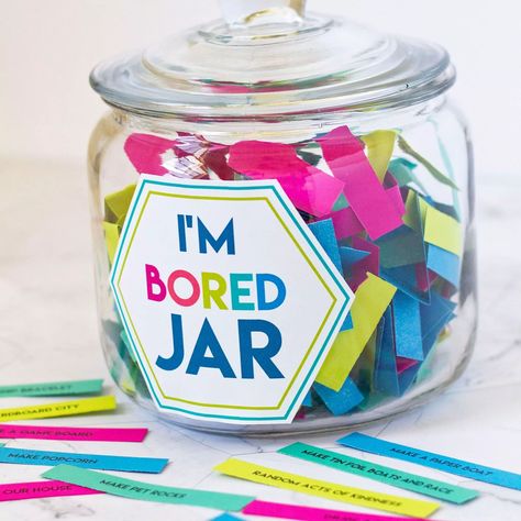 Here are some of the internet's best FREE and EASY summer boredom buster kids summer activity ideas! Free printable ideas to make your own boredom buster jar! #summer #kidsactivities #kidscrafts #kidssummeractivity #kidssummeractivities #boredombuster #boredombusterjar I'm Bored Jar, Kids Summer Schedule, Activity Jar, Summer Homeschool, Bored Jar, Summer Schedule, Summer Fun For Kids, Fun Summer Activities, Summer Crafts For Kids