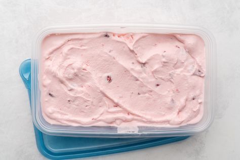 Zero Point Strawberry ice Cream - All Recipes Club Ww Zero Point Dessert Recipes, 0 Point Ice Cream, Zero Point Ice Cream, Ww Ice Cream Recipe, Ww Strawberry Recipes, Weight Watcher Strawberry Dessert, Weight Watchers Ice Cream, Zero Point Strawberry Ice Cream, 0 Point Strawberry Ice Cream