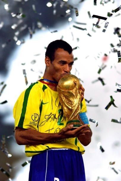 Cafu Brazil Wallpaper, Cafu Brazil, Brazil 2002 World Cup, Fifa World Cup Trophy, Brazil Wallpaper, Brazil Team, Brazil Culture, Brazil Football, World Cup Trophy