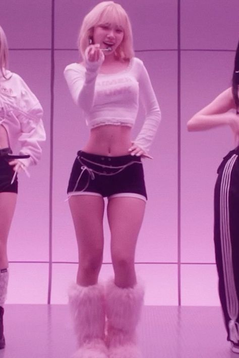 Chaewon Lesserafim, Body Motivation, Body Inspiration, Dream Body, Alternative Outfits, Cute Simple Outfits, Performance Outfit, Kpop Outfits, Look At You