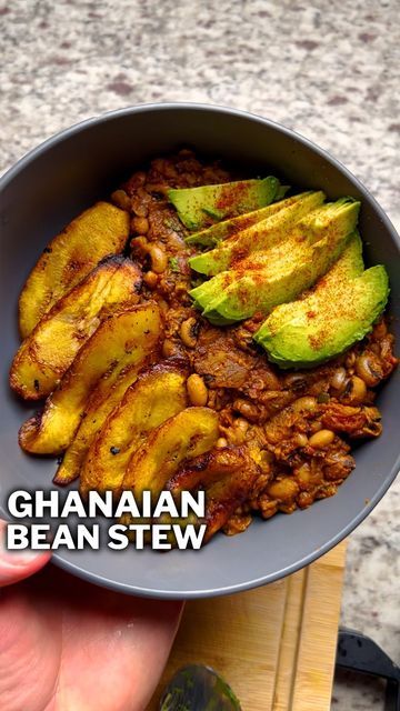 Cole Hastings | YouTuber and Coach 🌱 on Instagram: "🍲 Red Red - Ghanaian Bean Stew - This is a traditional Ghanaian dish usually made with fried plantains and sliced avocado. The combination of flavors is unbelievable. INGREDIENTS: Unrefined Palm Oil (for stew) Olive oil (for frying plantains) 3 cups cooked black eyed peas 3 plantains 2/3 of a big can of diced tomatoes 1 medium onion 1 jalapeño 1 tbsp minced garlic Chili powder Salt Pepper 1/2 sliced avocado MACROS: Honestly, I don’t have th Postpartum Snapback, Frying Plantains, Cooking Black Eyed Peas, Black Eye Pea, Ghanaian Food, Fried Plantains, Sliced Avocado, Plantains Fried, Pea Recipes