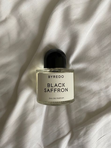 Byredo Perfume, Black Saffron, Perfume Aesthetic, Glass Art Products, Box Beauty, Juniper Berries, Perfume Collection Fragrance, Warm Fragrance, Men's Fragrance