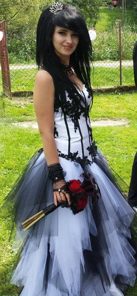 Emo Dresses Prom Goth, Emo Graduation Outfit, Emo Dresses Prom, Emo Prom Outfits, Emo Quinceanera, Scene Prom Dress, Emo Homecoming, Emo Prom Dresses, Emo Wedding Dresses