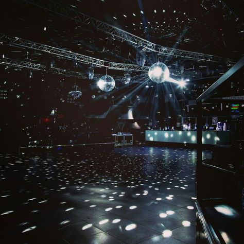 Dance Club Interior, Bar Dance Floor Aesthetic, Dancefloor Aesthetic, 80s Nightclub, Techno Club Interior, Nightclub Dance Floor, Night Club Dance Floor, Hedonistic Disco Interior, Night Club Dance