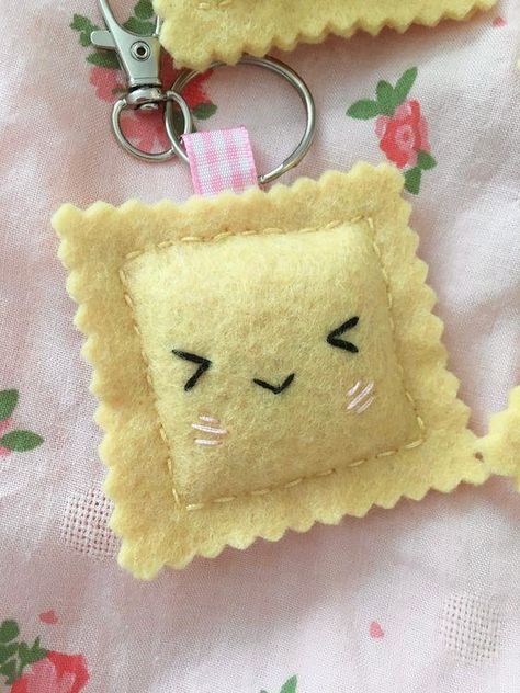 Sitedeki fiyata göz atın Cheap Cute School Socks, Felt Gifts Not On The High Street, Cute Crafts Ring, Cute Cheap Crafts For Birthday, Cheap Cute Handmade Crafts, Kids Make Key Chain, Cheap Pink Backpack Bags, Cheap Yellow School Backpack, Patterns For Felt Key Rings