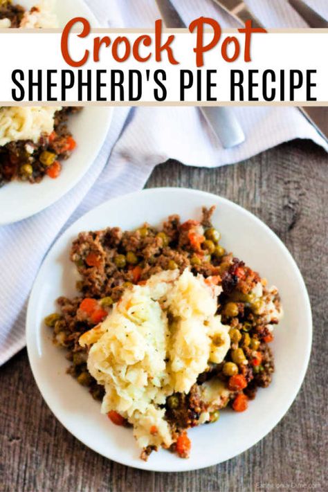 You can enjoy Crock Pot Shepherd's Pie Recipe any day of the week thanks to the slow cooker. This tasty recipe is so easy in the crockpot. Shepherds Pie Recipe Crockpot, Shepherds Pie Recipe Pioneer Woman, Best Shepherds Pie Recipe, Sheppard Pie, Ground Beef Crockpot Recipes, Vegan Shepherds Pie, Shepherd's Pie Recipe, Shepards Pie, Shepherds Pie Recipe