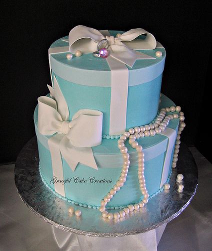 Tiffany Blue Gift Box Bridal Shower Cake Tiffany Blue Cakes, Tiffany Blue Bridal Shower, Tiffany Cakes, Tiffany Birthday, Gift Box Cakes, Adult Birthday Cakes, Blue Bridal Shower, Bridal Shower Cakes, Blue Cakes