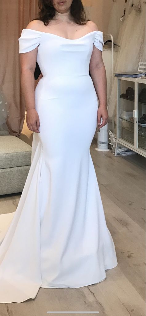 Plus Size Hourglass Wedding Dress, Simple Curvy Wedding Dress, Midsize Wedding Dress With Sleeves, Mid Size Wedding Dress, Simple Wedding Dress Curvy, Wedding Dresses For Midsize Brides, Chubby Wedding Dress, Curvy Wedding Dress Sleeves, Wedding Dresses Curvy Bride Body Types