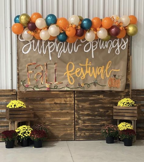 Fall Festival Painted Banner, Fall Photo Opp Ideas, Fall Festival Signs School, Trunk Or Treat Photo Backdrop, Trunk Or Treat Booth Ideas, Fall Fest Photo Booth Ideas, Church Fall Festival Decorations, Fall Dance Decorations, Church Harvest Festival Ideas