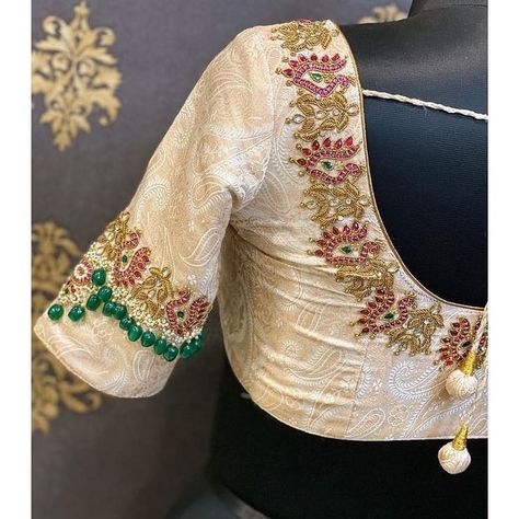 Boat Neck Blouse Design, Blouse Designs Catalogue, Pattu Saree Blouse Designs, Best Blouse Designs, Saree Blouse Neck Designs, Wedding Saree Blouse Designs, Wedding Blouse Designs, Sari Blouse Designs, Blouse Designs Indian