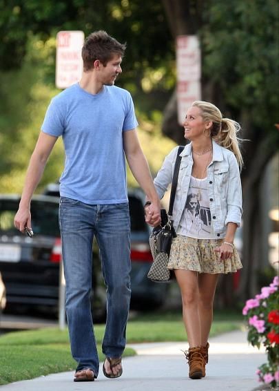 Ashley Tisdale & Scott Speer... This is so cute,a tall guy and shirt girl :) Super Tall Boyfriend, Tall Man Short Woman Couples Photography, Tall Guy Short Girl Couple, Tall Man Short Woman Couples, Short Girls And Tall Guys, Tall Bf Short Gf Aesthetic, Tall Guy Short Girl, Tall And Short Couple, Tall Boy Short Girl