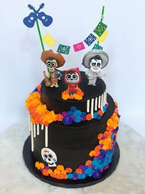 Coco themed cake Coco Theme Dessert Table, Coco Bday Party Ideas, Coco Smash Cake, Coco Themed First Birthday Party, Coco Birthday Invitations, Coco Second Birthday Party, Coco Movie Birthday Party, Disney Coco Birthday Cake, Coco Disney Cake