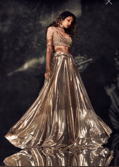 Aza Fashion Outfits 2023, Chickenkari Lehenga, Modern Lehangas, Pearl Dupatta, Metallic Lehenga, Crystal Outfit, Pearl Blouse, Stylish Lehenga, Sangeet Outfit