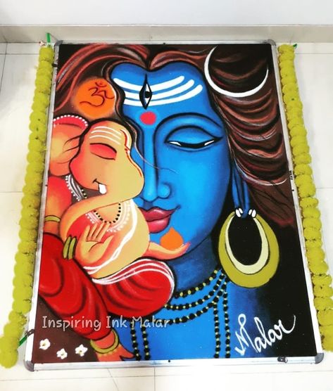 Shiv Ganesh Rangoli, Sankar Ji Drawing, Lord Rangoli Designs, Ganpati Design Rangoli, Rangoli Designs Shiva, Compition Drawing, Mahakal Rangoli, Figure Rangoli, Shiv Parvati Rangoli