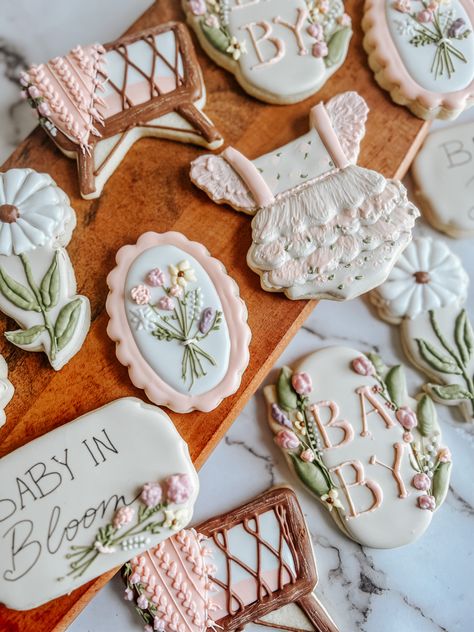 Wildflower Baby Shower Cookies, Spring Baby Shower Themes, Enchanted Forest Baby Shower, Garden Cookies, Baby Shower Sweets, Forest Baby Showers, Crazy Cookies, Garden Baby Showers, Baby Shower Theme Decorations