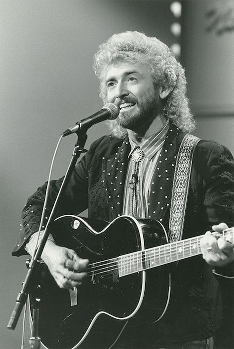 Old Country Music Singers, Keith Whitley, Ralph Stanley, 90s Country Music, Old Country Music, Country Music Hall Of Fame, Country Music Songs, 90s Country, Country Musicians