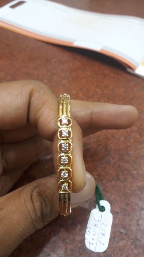 Pearl Bangles Gold, Gold Bangles For Women, Diamond Bangles, Diamond Bracelet Design, Antique Gold Jewelry Indian, Gold Bangle Set, Handmade Gold Jewellery, Gold Pendant Jewelry, Gold Wedding Jewelry