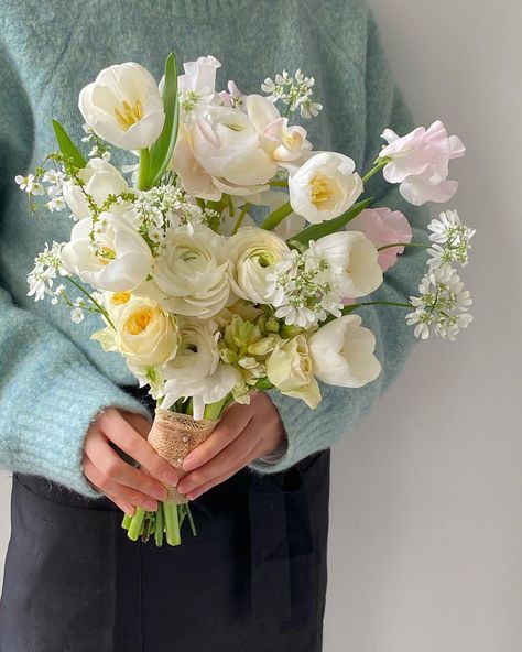 Intimate Wedding Bouquet, White Wildflower Bouquet, Small Wedding Bouquet, Small Wedding Bouquets, Simple Wedding Bouquets, Bridesmaid Bouquet White, Bridal Bouquet Spring, Flower Boquet, Hand Bouquet