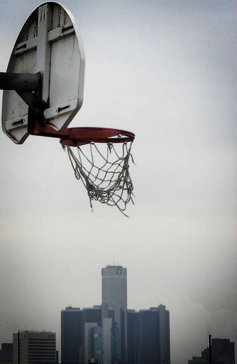 Basketball Ring Basket, Urban Sport, Basket Nba, Street Basketball, Bola Basket, Hoop Dreams, Basketball Goals, Basketball Is Life, Basketball Photography