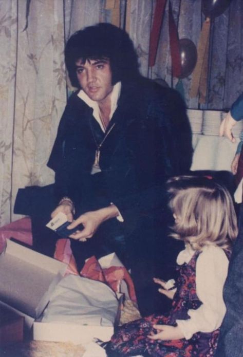 Elvis Lives Through Us | A NEW ONE FOR ME,LOVE IT | Facebook Elvis Presley Family, Elvis Presley Pictures, Elvis And Priscilla, Family Photo Album, Elvis Presley Photos, Priscilla Presley, Lisa Marie Presley, Memphis Tennessee, Beautiful Voice