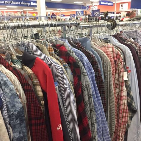 A Guide to Buying Vintage Flannel Shirts at Thrift Stores and on eBay – Comma Vintage: Blog Thrifted Clothes, Thrift Store Outfits, Green Vibes, Vintage Flannel Shirt, Tall Men Clothing, Vintage Blog, Flannel Shirts, Vintage Flannel, Men Street