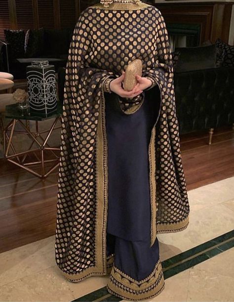 Simple Suit With Heavy Dupatta, Suit With Heavy Dupatta, Frock Salwar, Plain Anarkali, Simple Suit, Asian Wedding Dress Pakistani, Anarkali Frock, Pakistani Party Wear Dresses, Heavy Dupatta