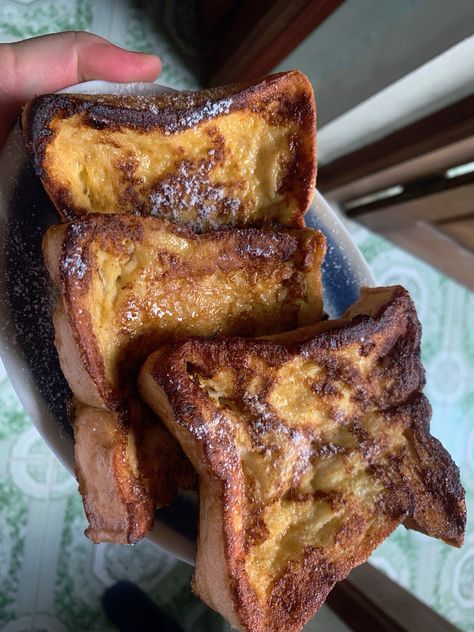 Easy French Toast, Classic French Toast, Egg Toast, French Toast Easy, French Toast Casserole, Vanilla Essence, Aesthetic Food, French Toast, Toast