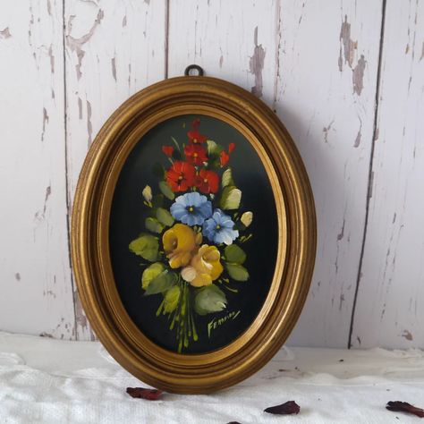 Beautiful oval fliral painting perfect for a gallery wall or to pop on a display shelf     #vintageart #decorativevintage #rusticvintage #vintagetreasures #myvintagestyle #vintageonline #vintagepaintings #shopvintage Display Shelf, Vintage Painting, Display Shelves, Floral Painting, Vintage Floral, Vintage Shops, Vintage Art, Gallery Wall, Paintings