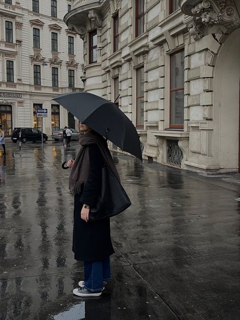 Umbrella Girl Aesthetic, Pic With Umbrella, Umbrella Picture Ideas, Rain Photoshoot Aesthetic, Rain Girl Aesthetic, Umbrella Photoshoot Ideas, Photo With Umbrella, Umbrella Pose, Aesthetic Umbrella