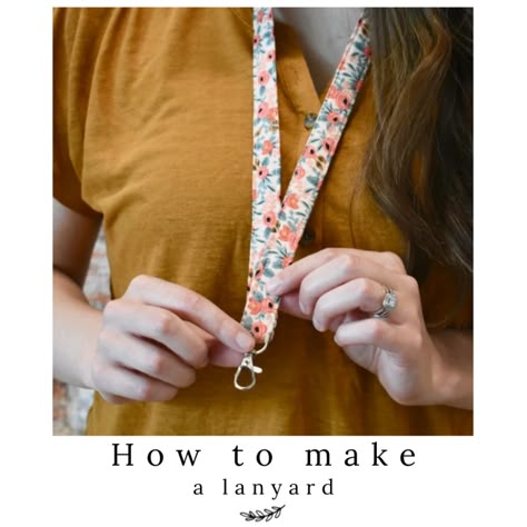 Make A Lanyard, Homemade Keychains, Lanyard Tutorial, Lanyard Diy, Diy Lanyard, Scrap Projects, Keychain Necklace, Fabric Lanyard, Scrap Fabric Projects