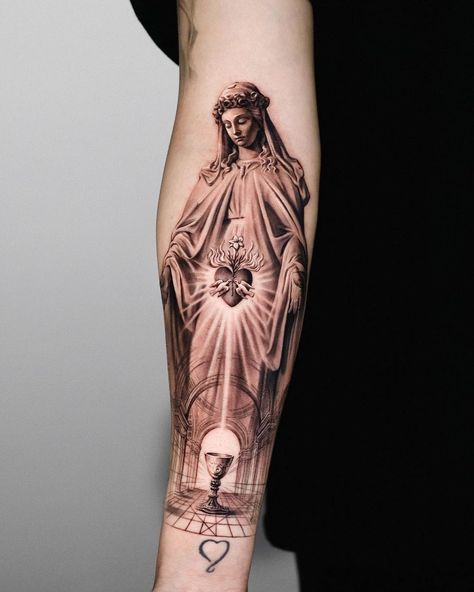 Virgin Mary Calf Tattoo, Virgin Mary Tattoo Leg, Virgin Mary Portrait Tattoo, Virgin Mary Tattoo For Women Sleeve, Lady Of Fatima Tattoo, Bicep Tattoo Sleeve, Saint Tattoo Female, Angel With Flowers Tattoo, Praying Nun Tattoo