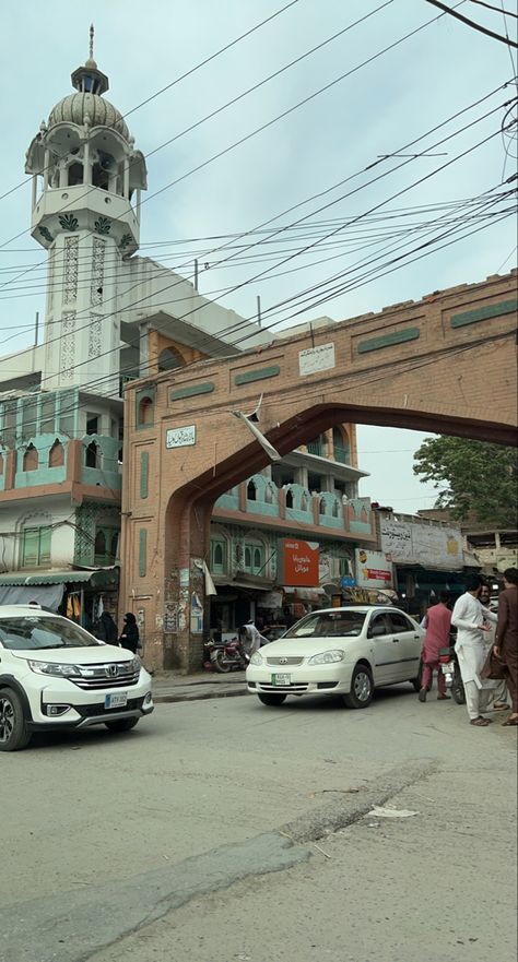 Picture original of the inner city Peshawar of Pakistan. Pakistani Culture, Peshawar Pakistan, Feel Good Quotes, Inner City, Old Pictures, Ferry Building San Francisco, Pakistan, The City, Street View