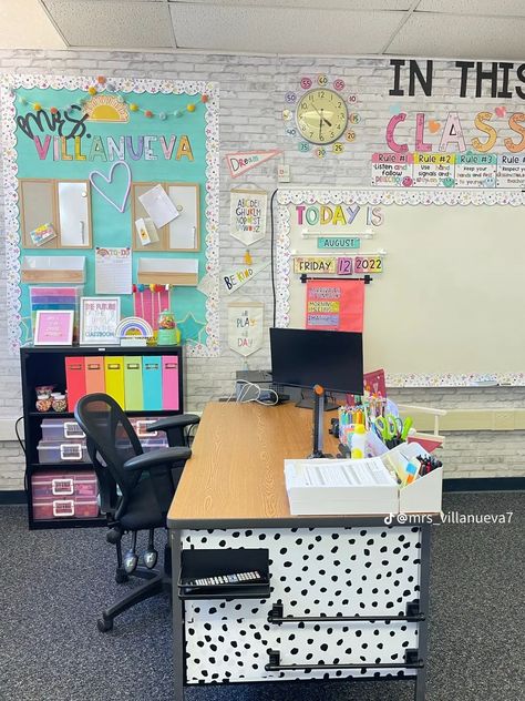 Decorating Portable Classroom, Decorate Front Of Teacher Desk, Elementary Teacher Desk Area, Small Group Supply Organization, Teacher Desk Setup Layout, Diy Teacher Decor Classroom Ideas, Kindergarten Teacher Desk Area, Teacher Desk Bulletin Board Ideas, Elementary Office Decor