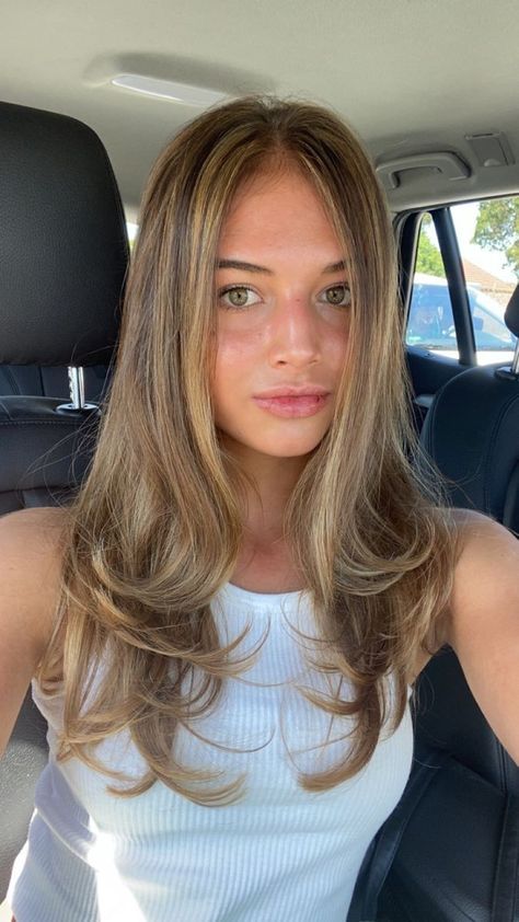 Light Brunette Hair, Honey Blond, Cut Bangs, Rambut Brunette, Honey Brown Hair, Brown Hair Looks, Brown Hair Inspo, Brunette Hair With Highlights, Honey Blonde Hair